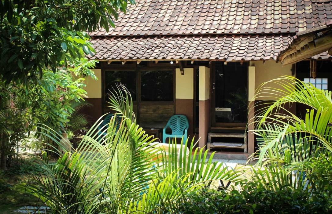 Harrys Oceanhouse 2 Pacitan Exterior foto