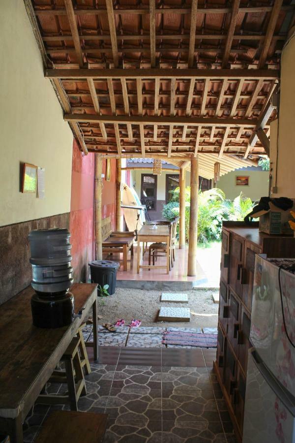 Harrys Oceanhouse 2 Pacitan Exterior foto