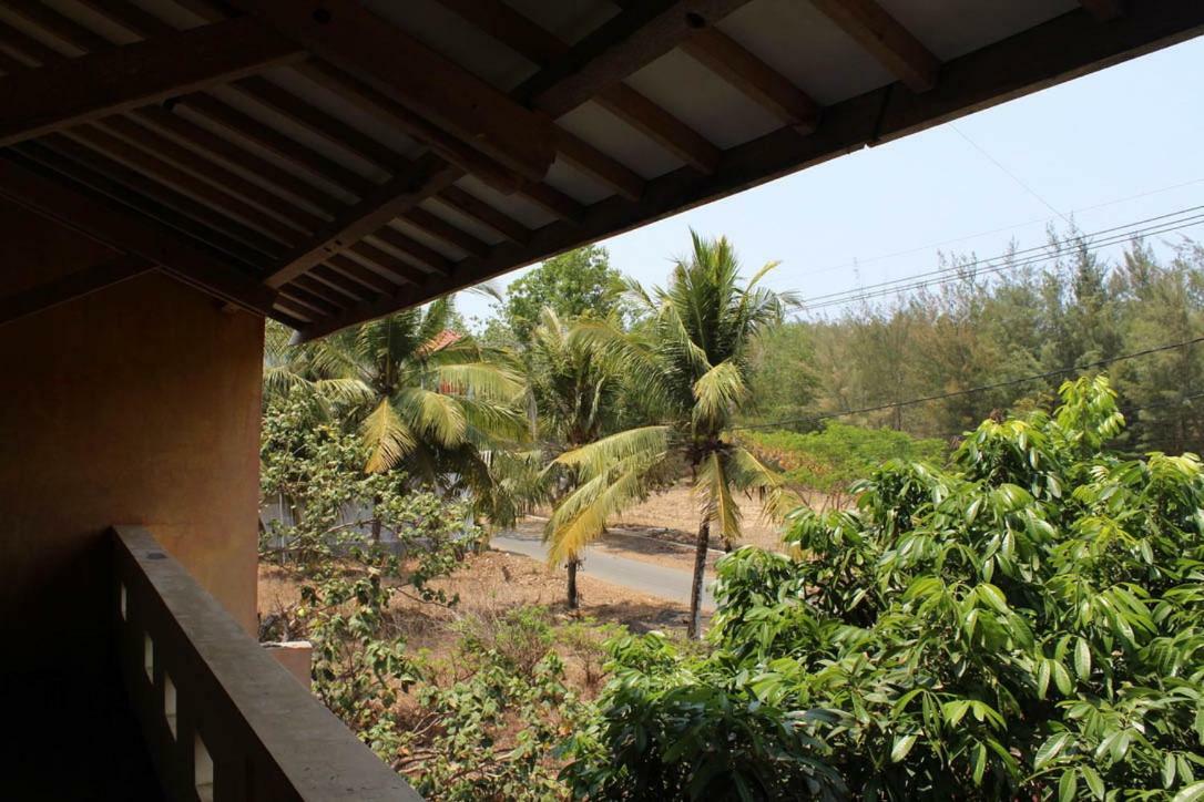 Harrys Oceanhouse 2 Pacitan Exterior foto