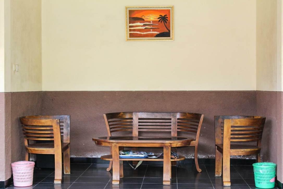 Harrys Oceanhouse 2 Pacitan Exterior foto
