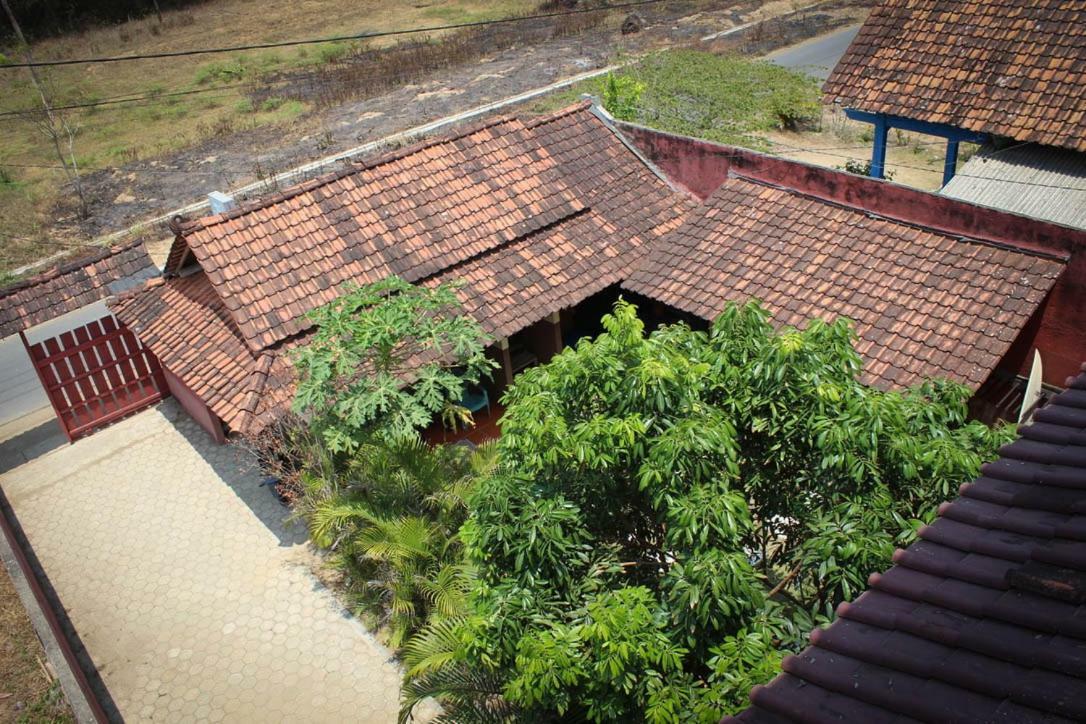 Harrys Oceanhouse 2 Pacitan Exterior foto