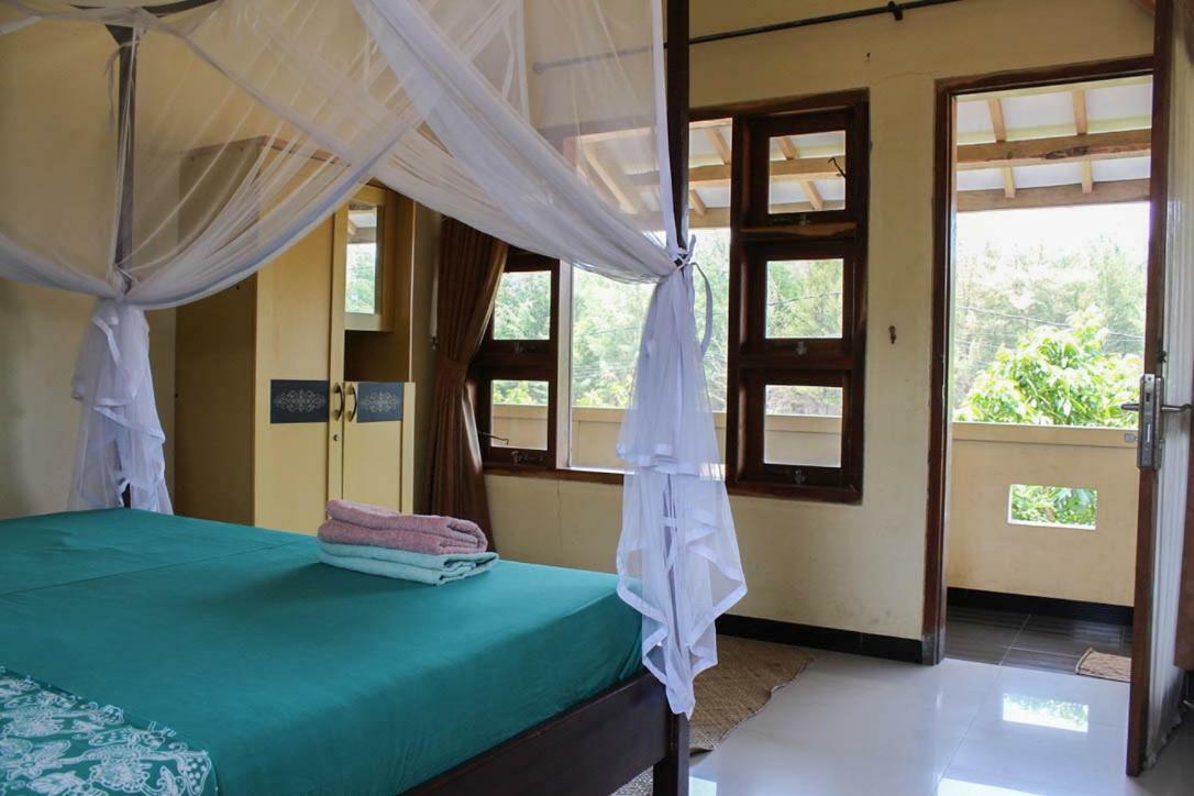 Harrys Oceanhouse 2 Pacitan Exterior foto