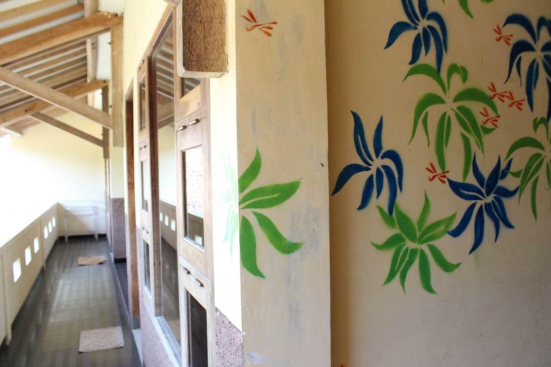 Harrys Oceanhouse 2 Pacitan Exterior foto