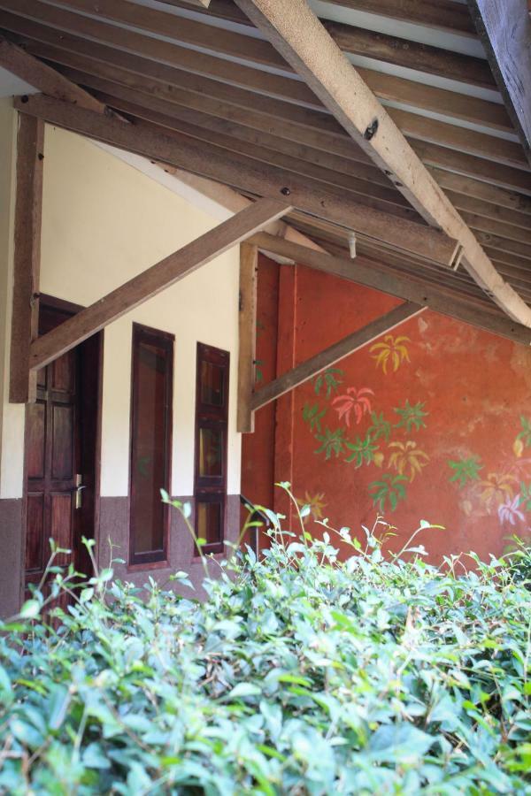 Harrys Oceanhouse 2 Pacitan Exterior foto
